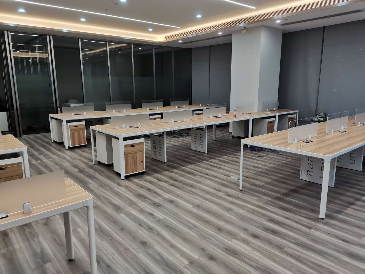 企業(yè)做板式辦公家具有哪些好處？